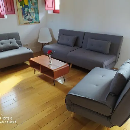 La Casita De *