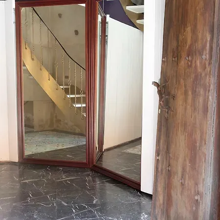 La Casita De *